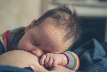 ¿Cómo tratar la costra láctea del recién nacido?